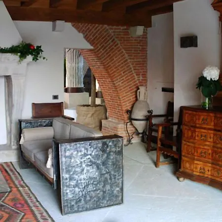 Delser Manor House *