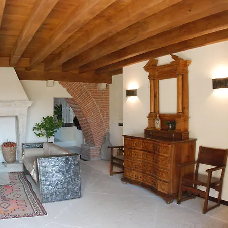 Delser Manor House Kır Evi