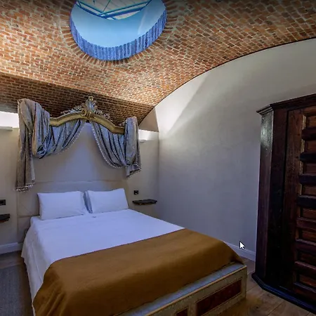 Delser Manor House Kır Evi