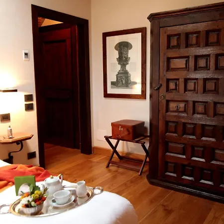 Delser Manor House *