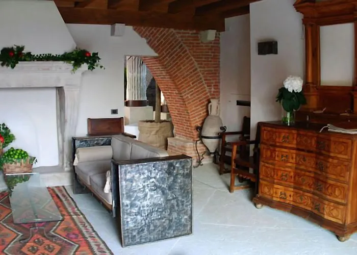 Delser Manor House *